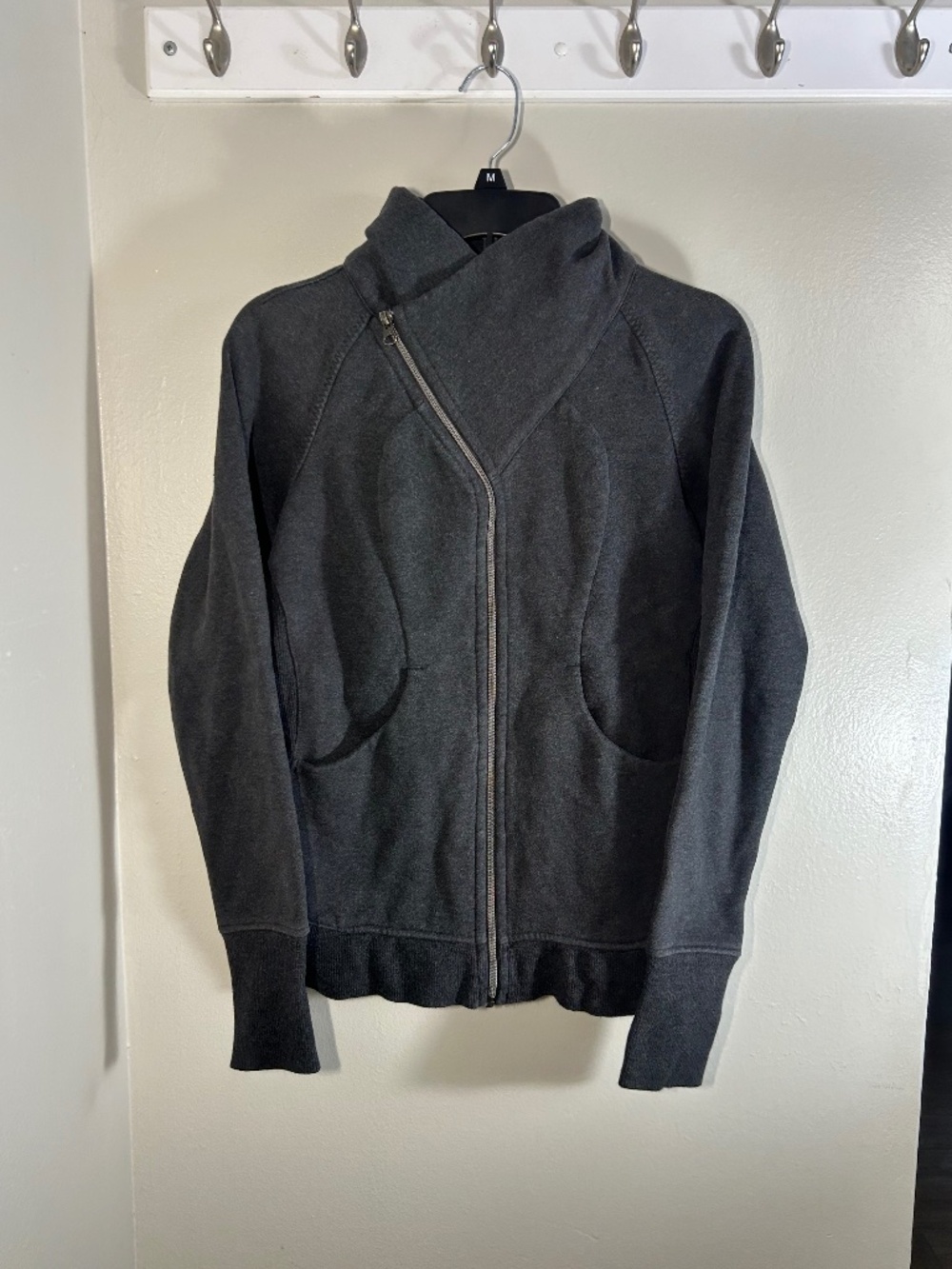 Lululemon Radiance Jacket Womens 6 Gray Heather Thumbhole Sleeve Asymmetric Zip